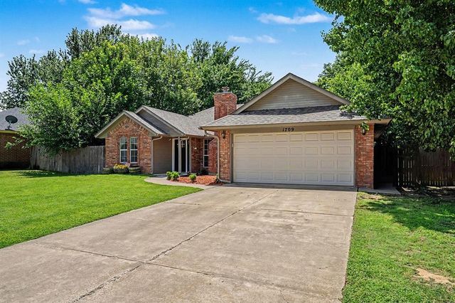 1709 Overland Trail, Choctaw, OK 73020