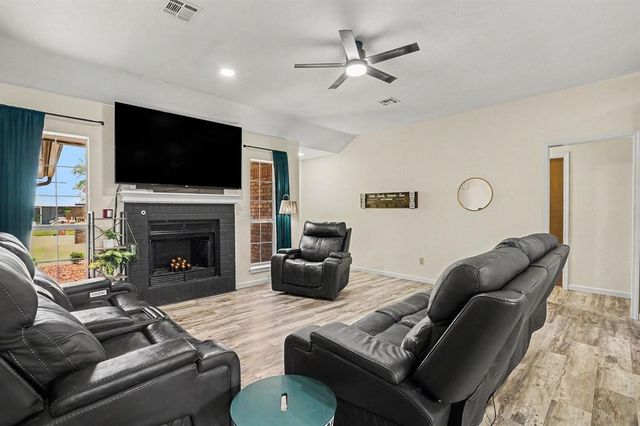 1709 Overland Trail, Choctaw, OK 73020