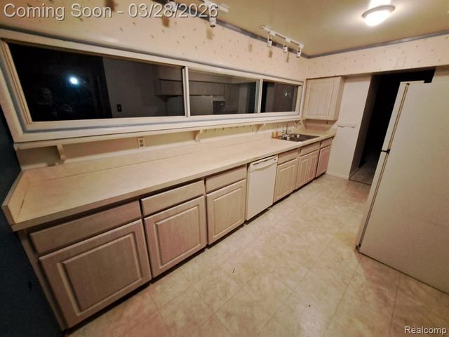 22441 E Price Drive, Clinton Township, MI 48035