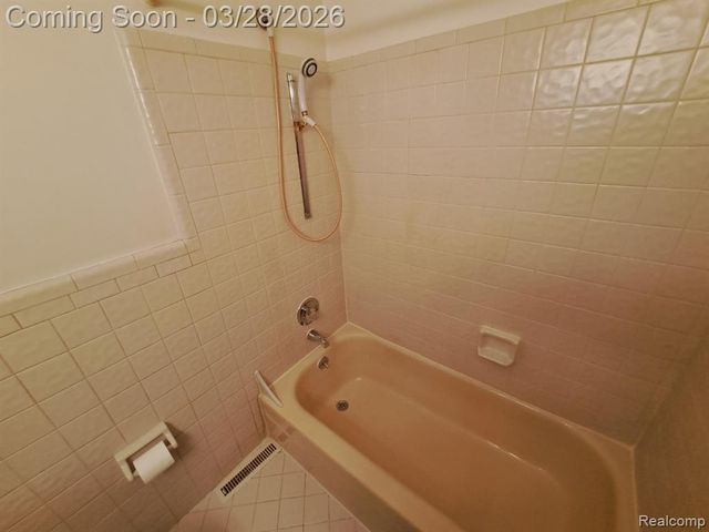 22441 E Price Drive, Clinton Township, MI 48035