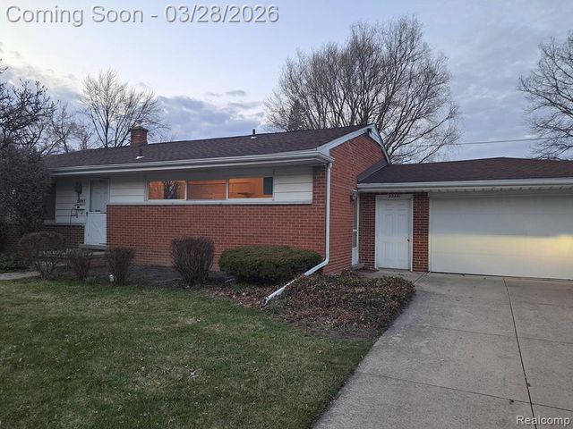 22441 E Price Drive, Clinton Township, MI 48035