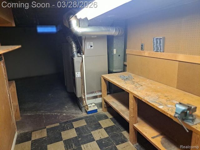 22441 E Price Drive, Clinton Township, MI 48035