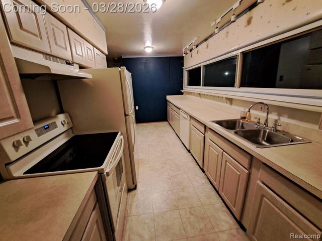 22441 E Price Drive, Clinton Township, MI 48035