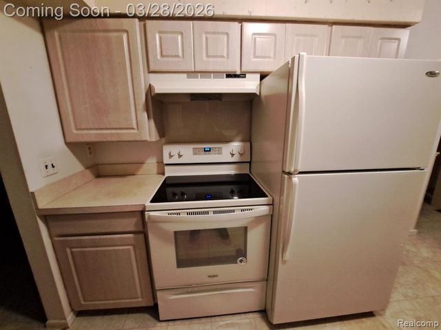 22441 E Price Drive, Clinton Township, MI 48035