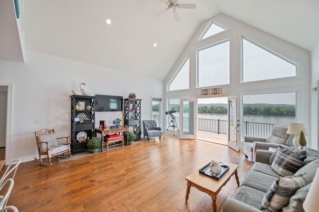 347 LAKESHORE DR, Sugar Tree, TN 38380