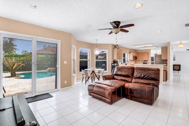 743 NW 174th Ter, Pembroke Pines, FL 33029