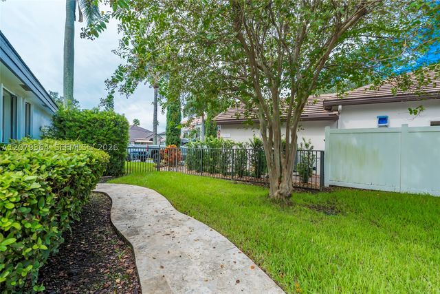743 NW 174th Ter, Pembroke Pines, FL 33029