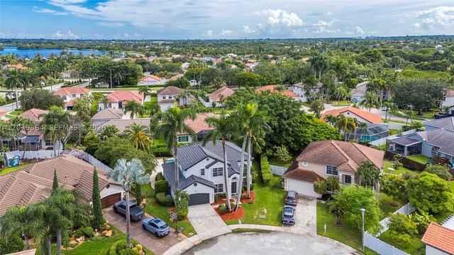 743 NW 174th Ter, Pembroke Pines, FL 33029