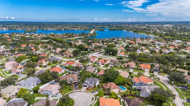 743 NW 174th Ter, Pembroke Pines, FL 33029