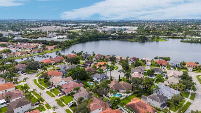 743 NW 174th Ter, Pembroke Pines, FL 33029