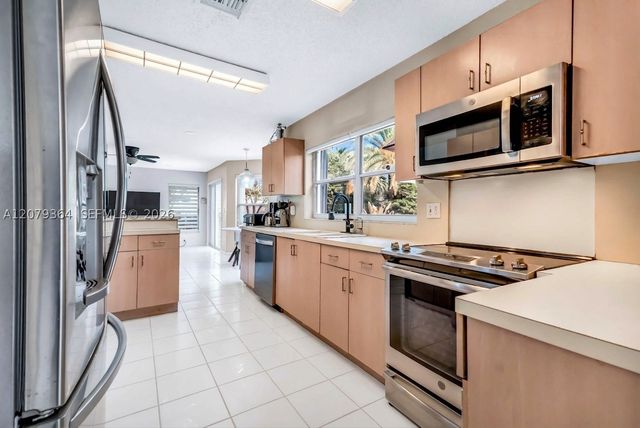 743 NW 174th Ter, Pembroke Pines, FL 33029