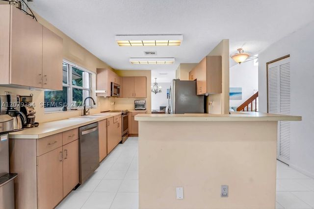 743 NW 174th Ter, Pembroke Pines, FL 33029