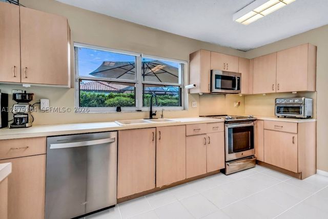 743 NW 174th Ter, Pembroke Pines, FL 33029