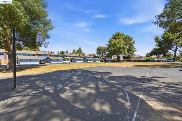 1486 Newhall Pkwy, Concord, CA 94521
