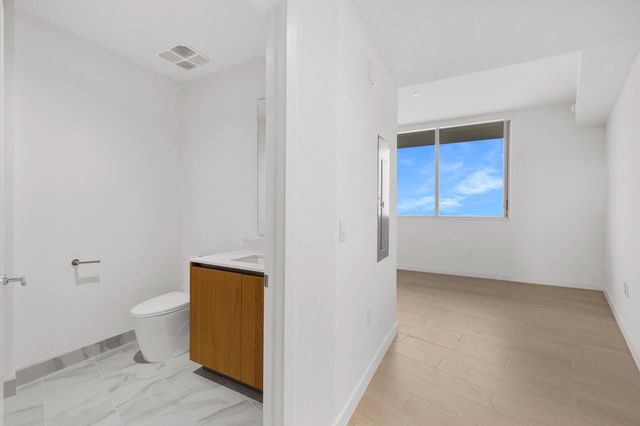 1400 Biscayne Boulevard 4003, Miami, FL 33132