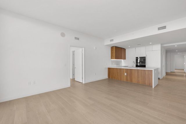 1400 Biscayne Boulevard 4003, Miami, FL 33132