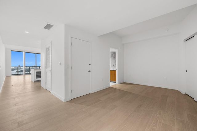 1400 Biscayne Boulevard 4003, Miami, FL 33132