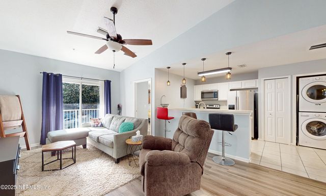 6106 MAGGIES Circle 113, Jacksonville, FL 32244