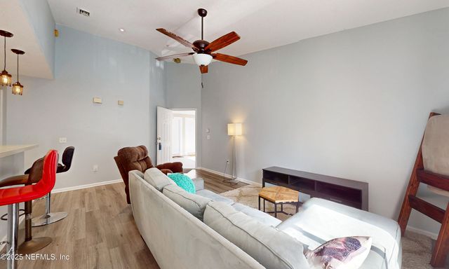 6106 MAGGIES Circle 113, Jacksonville, FL 32244