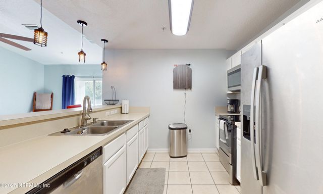 6106 MAGGIES Circle 113, Jacksonville, FL 32244