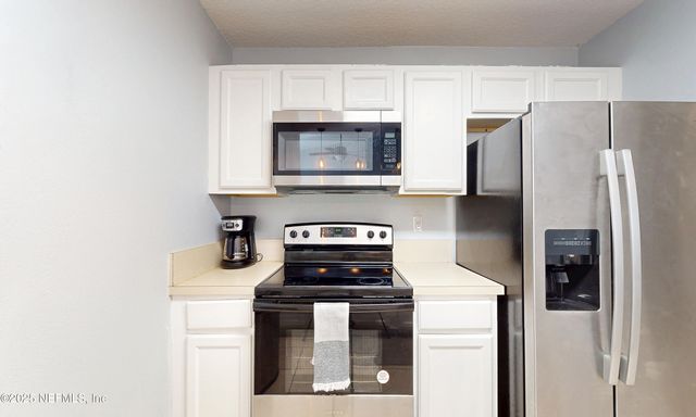 6106 MAGGIES Circle 113, Jacksonville, FL 32244