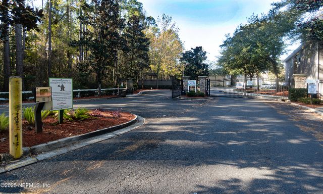 6106 MAGGIES Circle 113, Jacksonville, FL 32244