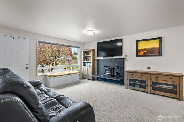 17419 Gravenstein Road, Bothell, WA 98012