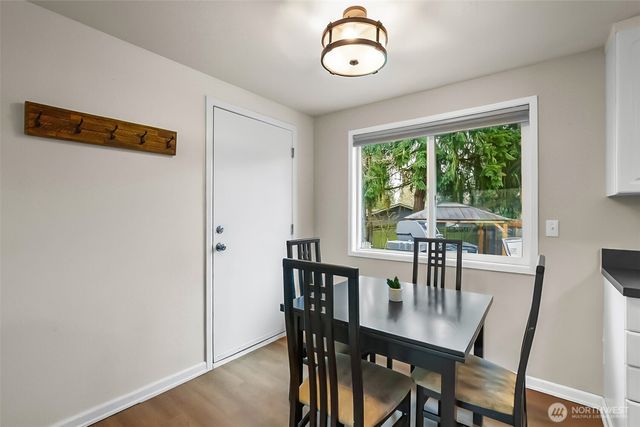 17419 Gravenstein Road, Bothell, WA 98012