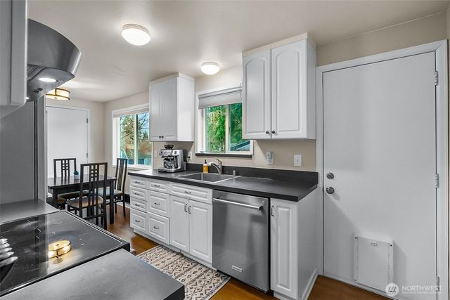 17419 Gravenstein Road, Bothell, WA 98012