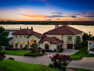 7253 Waters Edge Drive, The Colony, TX 75056