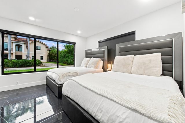 2457 NE 27th Terrace, Fort Lauderdale, FL 33305