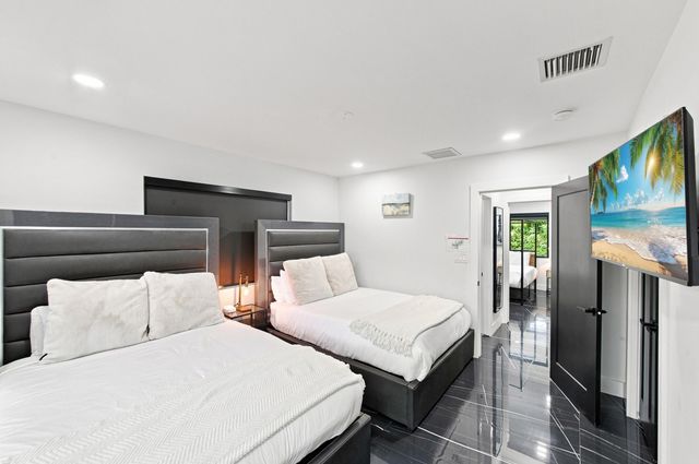 2457 NE 27th Terrace, Fort Lauderdale, FL 33305