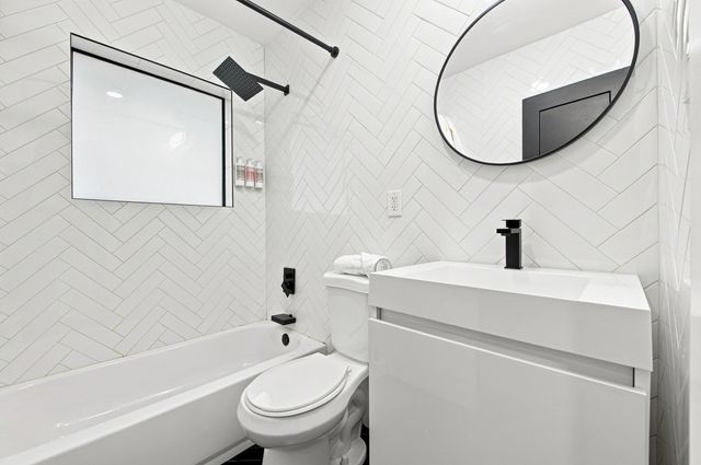 2457 NE 27th Terrace, Fort Lauderdale, FL 33305