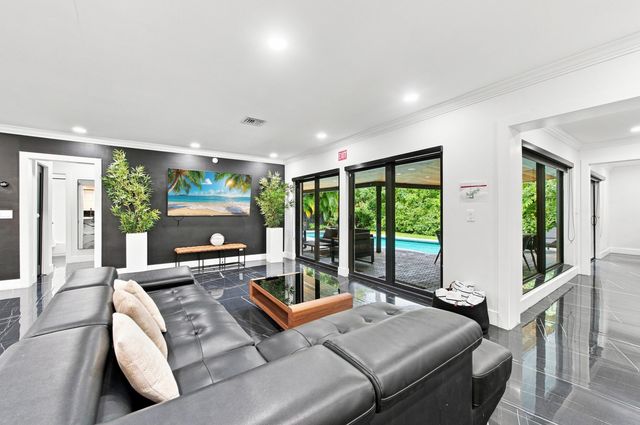 2457 NE 27th Terrace, Fort Lauderdale, FL 33305