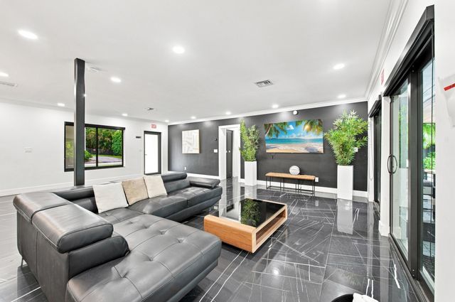2457 NE 27th Terrace, Fort Lauderdale, FL 33305