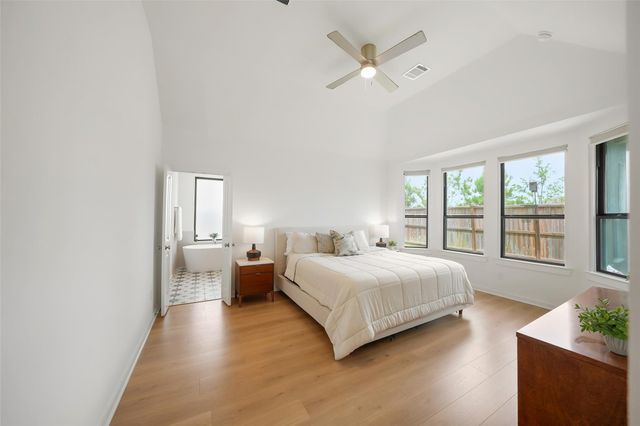 237 Trapper Creek Drive, Conroe, TX 77304