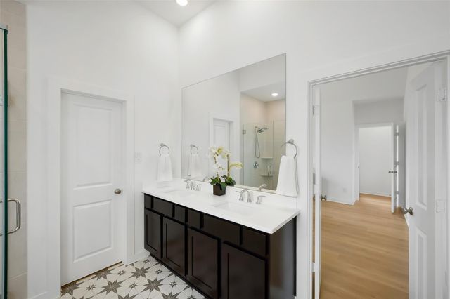 237 Trapper Creek Drive, Conroe, TX 77304