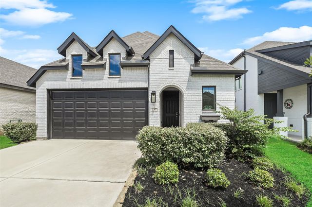 237 Trapper Creek Drive, Conroe, TX 77304