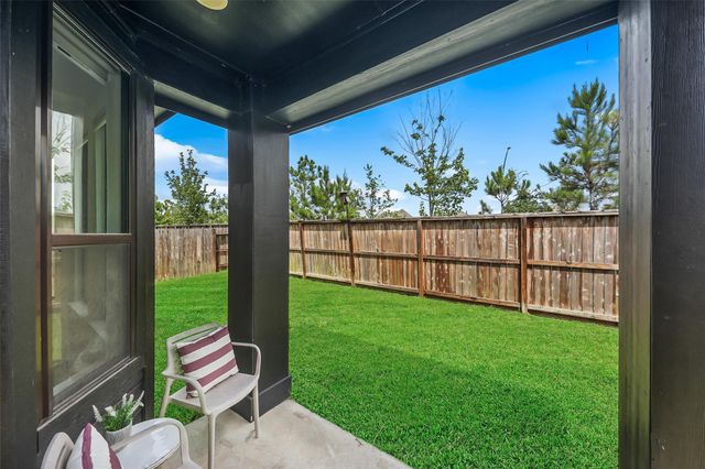 237 Trapper Creek Drive, Conroe, TX 77304