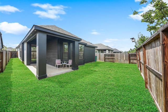 237 Trapper Creek Drive, Conroe, TX 77304