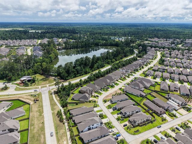 237 Trapper Creek Drive, Conroe, TX 77304