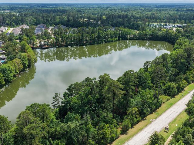 237 Trapper Creek Drive, Conroe, TX 77304