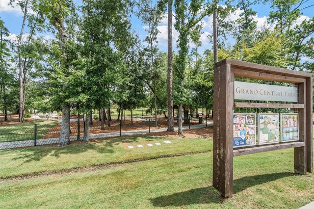 237 Trapper Creek Drive, Conroe, TX 77304