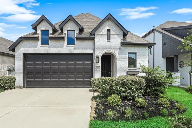 237 Trapper Creek Drive, Conroe, TX 77304