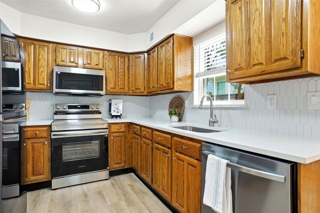 300 Lamesa Court, Irving, TX 75063