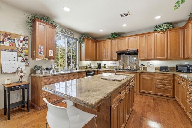 325 Carpenter Hill Rd, Folsom, CA 95630