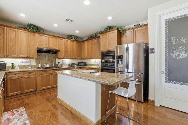 325 Carpenter Hill Rd, Folsom, CA 95630