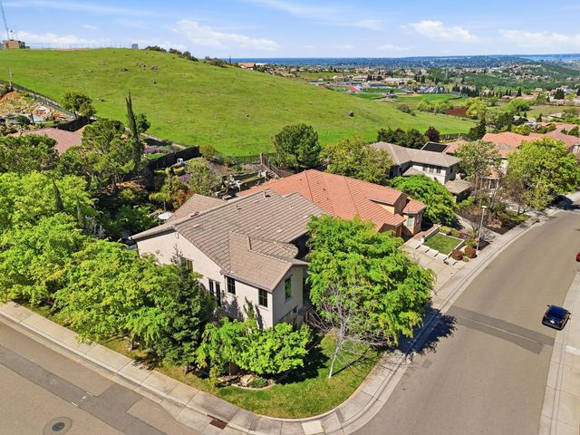 325 Carpenter Hill Rd, Folsom, CA 95630