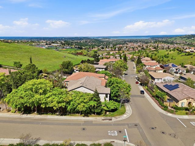 325 Carpenter Hill Rd, Folsom, CA 95630