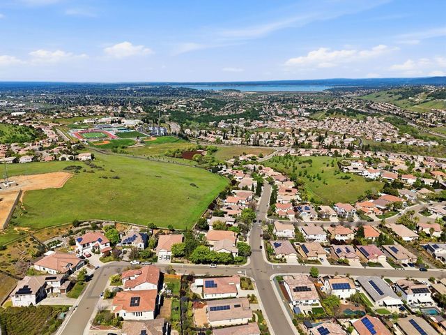 325 Carpenter Hill Rd, Folsom, CA 95630